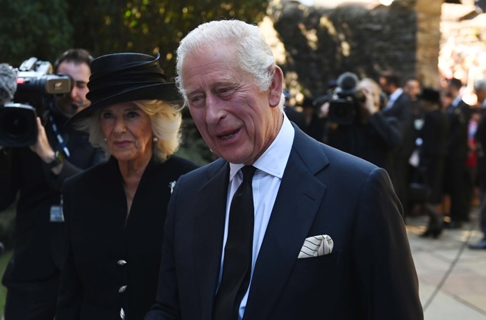 Charles III diz estar orgulhoso da coragem de Kate após diagnóstico