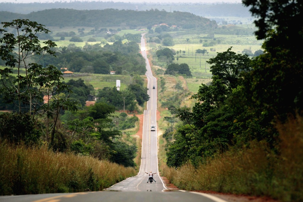 Brasil enfrentará  desafios na infraestrutura para as exportações. Estrada BR-222 no estado do Pará em 9 de junho de 2012 (Mario Tama/Getty Images)