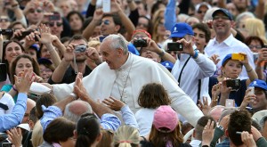 Papa Francisco na Praça de São Pedro, no Vaticano em 15 de maio de 2013. (VINCENZO PINTO / AFP / Getty Images)