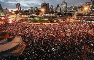 Protesto para redução da passagem de ônibus em São Paulo, em 17 de junho de 2013 (Cortesia de Liana Fernandes Magalhães)