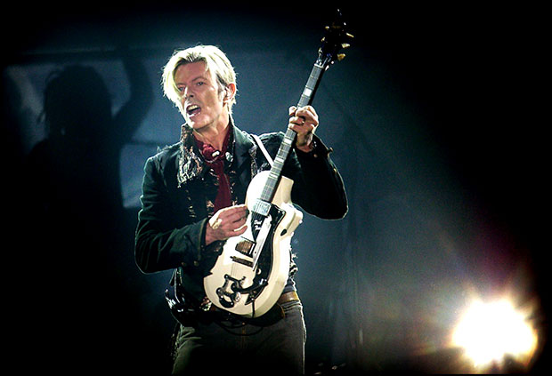 David Bowie no Fórum, em Copenhagen, em 07 de outubro de 2003, durante o "A Reality Tour" (Nils Meilvang / AFP / Getty Images)
