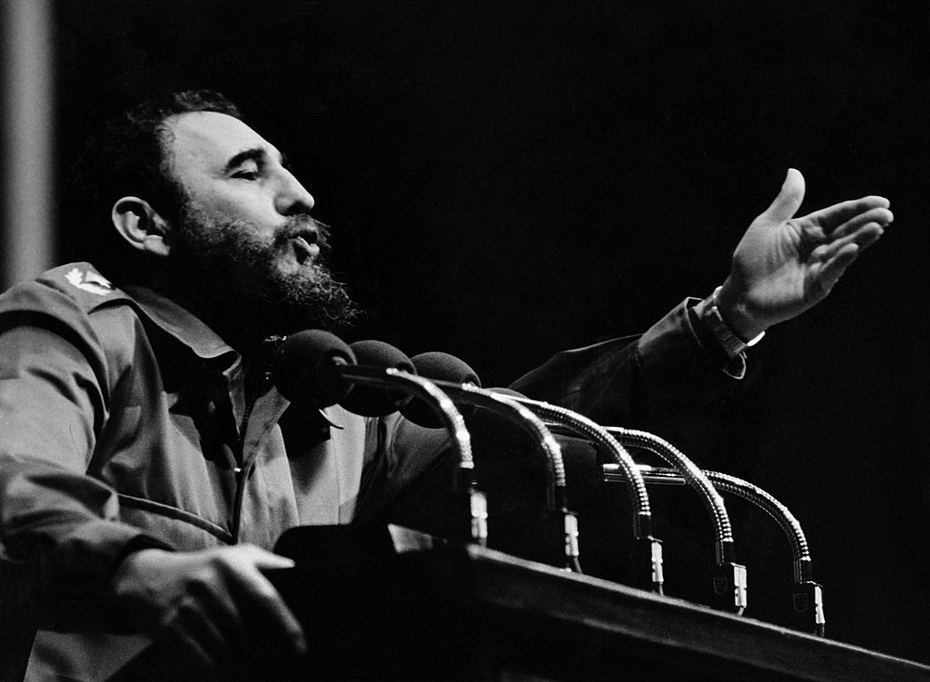 Fidel Castro, primeiro-secretário do Partido Comunista de Cuba e presidente do Conselho de Estado, discursa em Havana na década de 1970. (OFF/AFP/Getty Images)