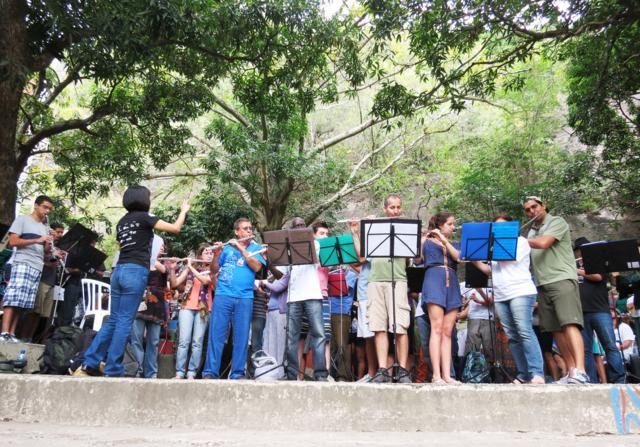 A flautista Naomi Kumamoto rege “O Flautista Triste”, de Altamiro. (Bruno Menezes/The Epoch Times)