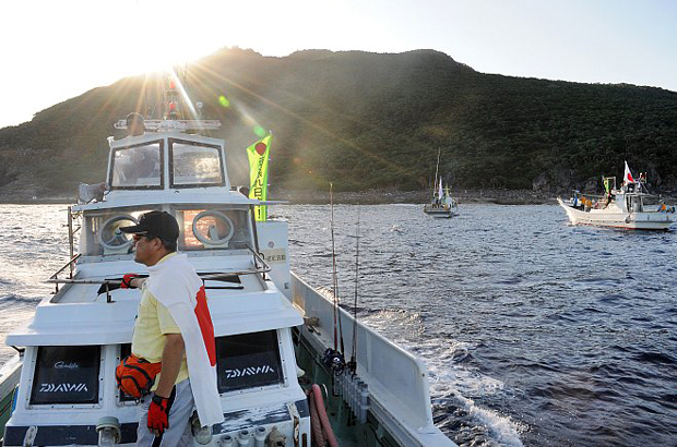 Uma flotilha levando ativistas e legisladores chega ao arquipélago disputado conhecido como Senkaku no Japão e Diaoyu na China, em 19 de agosto de 2012. (Antoine Bouthier/AFP/Getty Images)