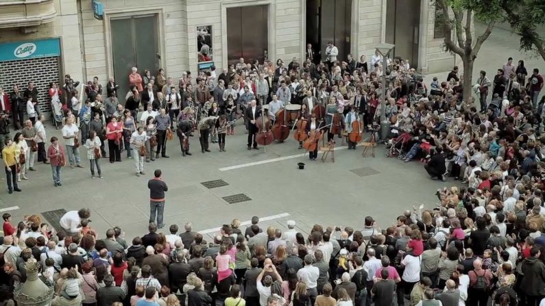 Apresentação pública em Sabadell, Província de Barcelona, Espanha. (Youtube)