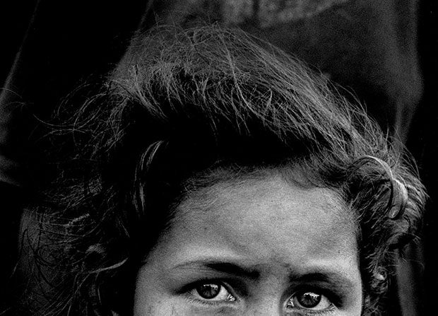 Expressivo rosto de Joceli Borges, menina sem-terra, rodou o mundo (Divulgação/Sebastião Salgado)