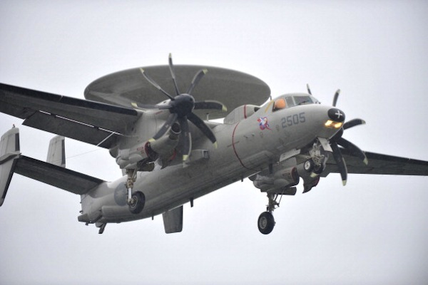 Um E-2K, uma aeronave de fabricação norte-americana, da Força Aérea de Taiwan. O Ministério da Defesa de Taiwan revelou recentemente que um major vendeu informações secretas sobre o E-2K para a China continental (Patrick Lin/AFP/Getty Images)