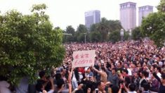 Milhares protestam contra resgate ineficiente de enchentes e reportagem mentirosa na China