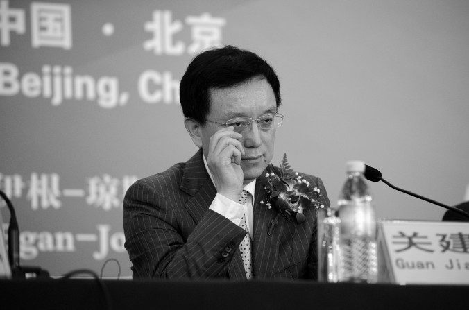 Guan Jianzhong, o presidente da Dagong Global Credit Rating Co., numa conferência de imprensa em Pequim, China (Wang Zhao/AFP/Getty Images)