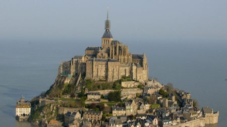 Monte Saint-Michel, um dos locais turísticos mais visitados da França