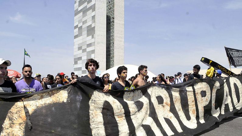 A disputa pelo controle do estado, nessas circunstâncias é guiada pelo objetivo de enriquecer, em geral de forma ilícita (Antonio Cruz/ABr)