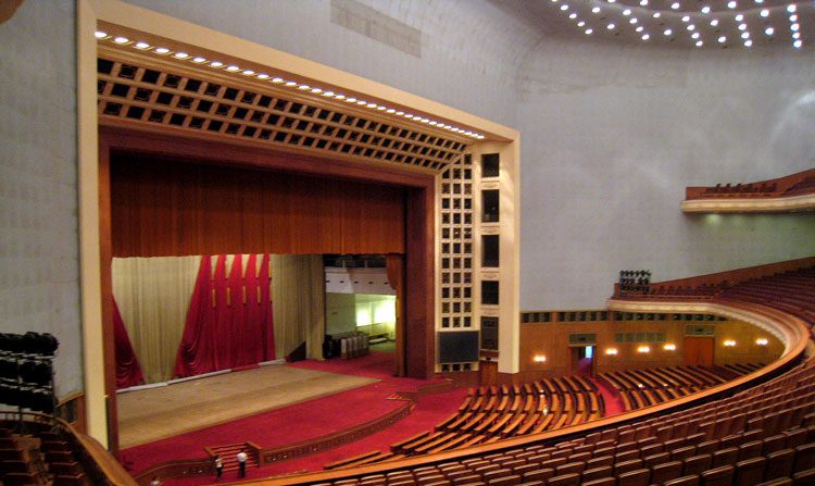 O auditório do Congresso Nacional Popular na China (Wikipedia Commons)