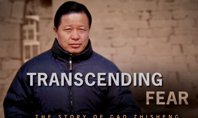 O advogado chinês Gao Zhisheng num pôster do documentário "Transcendendo o medo" (Divulgação)