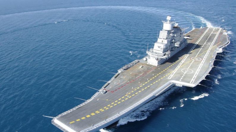 O porta-aviões INS Vikramaditya, que custou US$ 2,3 bilhões, foi comissionado a Marinha indiana em 16 de novembro de 2013 (Marinha Indiana/Wikimedia Commons)