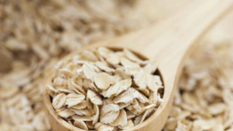 A aveia é um dos alimentos mais conhecidos que ajudam a desintoxicar o corpo (Shutterstock)