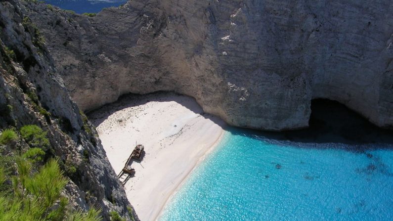 Enseada de Navagio (Hehec/Wikipédia/CC BY-SA 3.0)