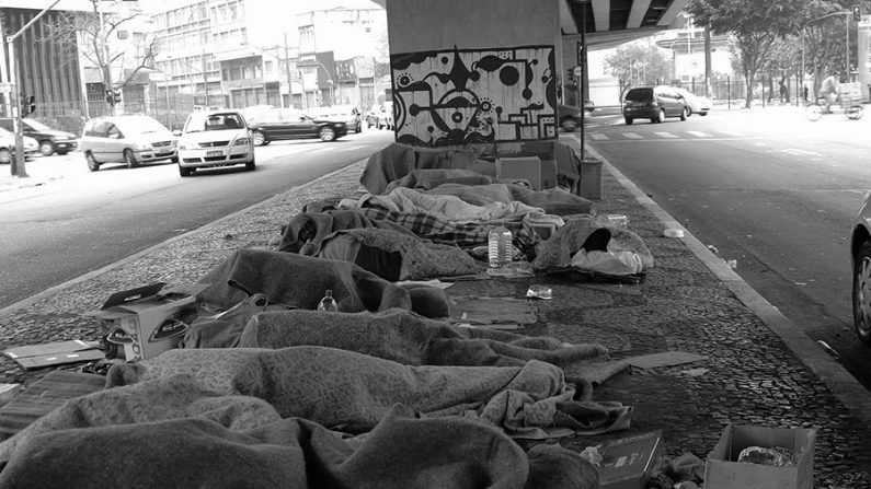 Moradores de rua debaixo do Minhocão, no bairro de Santa Cecília, no centro de São Paulo (Cortesia/Sintufsc)