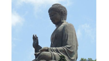 Conheça a gigantesca estátua do Buda Tian Tan, em Hong Kong