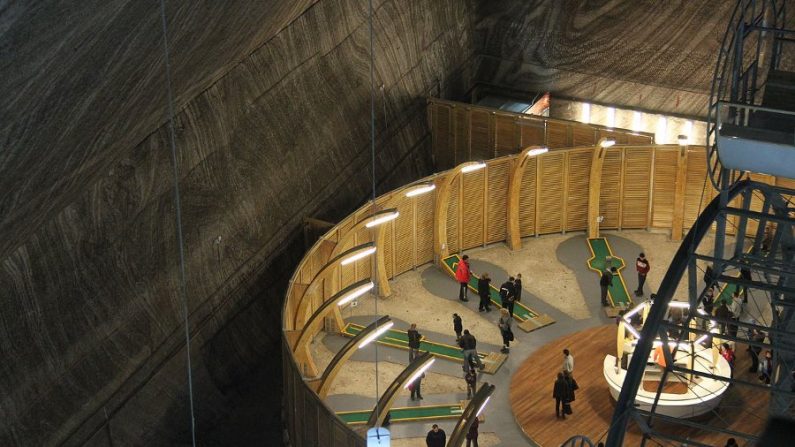 Salina Turda: museu e parque de diversão, tudo isso, a 120 metros de profundidade em antigas minas de sal (Cristian Bortes/CC BY 2.0) 