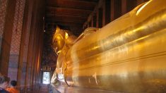 O majestoso Buda Reclinado de Wat Pho, na Tailândia