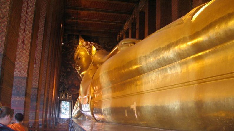 Buda Reclinado do Templo Wat Pho (Rdsmith4/CC BY-SA 3.0)