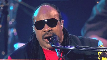 Stevie Wonder toca com músico de rua em Brasília