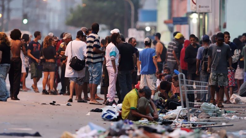 Cracolândia foi o nome dado à região, no centro da capital paulista, onde pessoas de todas as idades se reúnem para consumir drogas, principalmente o crack (Cortesia/Canalmeida)