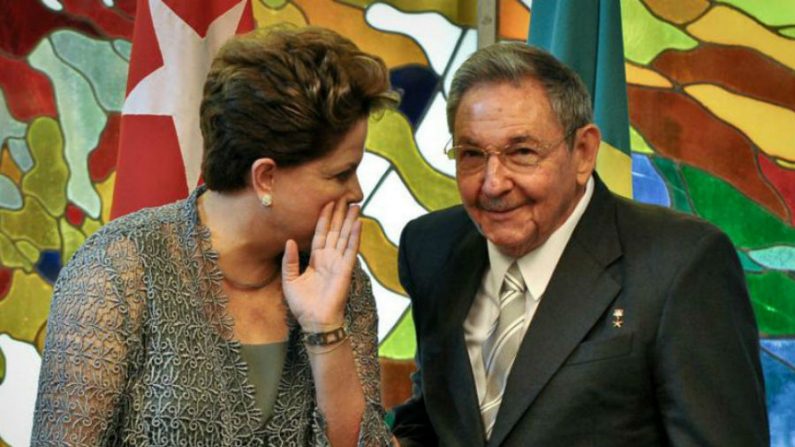 Dilma Rousseff, presidente do Brasil, e Raúl Castro, presidente de Cuba (foto: reprodução)