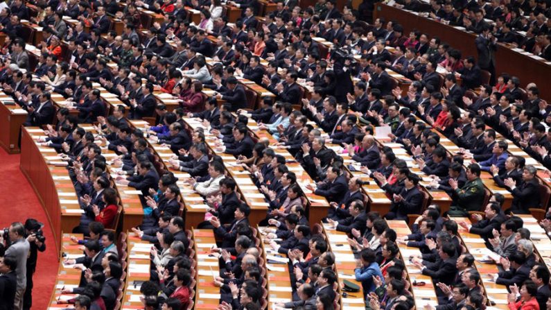 Delegados chineses em sessão do Congresso Popular Nacional no Grande Salão do Povo em Pequim. Um escândalo eleitoral envolvendo mais de 500 deputados do Congresso Provincial de Hunan foi exposto esta semana (ChinaFotoPress/Getty Images)