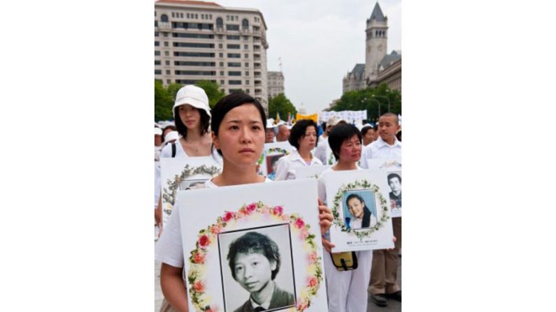 Falun Gong practitioners carry photos of fellow practitioners killed in the persecution against Falun Gong in China, in a parade in Washington, D.C., in July 2009. After the Chinese Communist Party launched a heavy anti-Falun Gong propaganda campaign in 2001, starting with a staged self-immolation in Tiananmen Square, the number of murdered practitioners dramatically increased. (Dai Bing/Epoch Times)