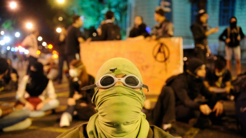 Manifestantes "black bloc" (Fernando Frazão/Abr)