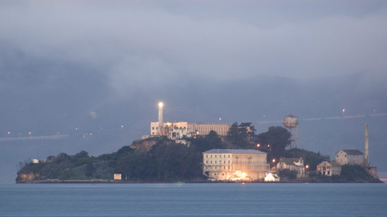 A ilha de Alcatraz em 2005, depois de virar atração turística (Wikimedia Commons)