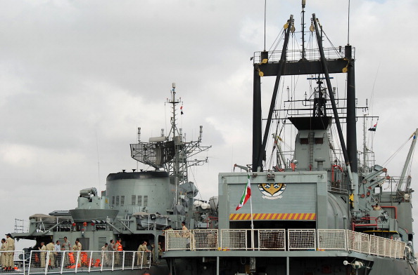 Navios de guerra iranianos se movimentam no Oceano Atlântico (Class Kilho Park/Marinha Americana/Getty Images)