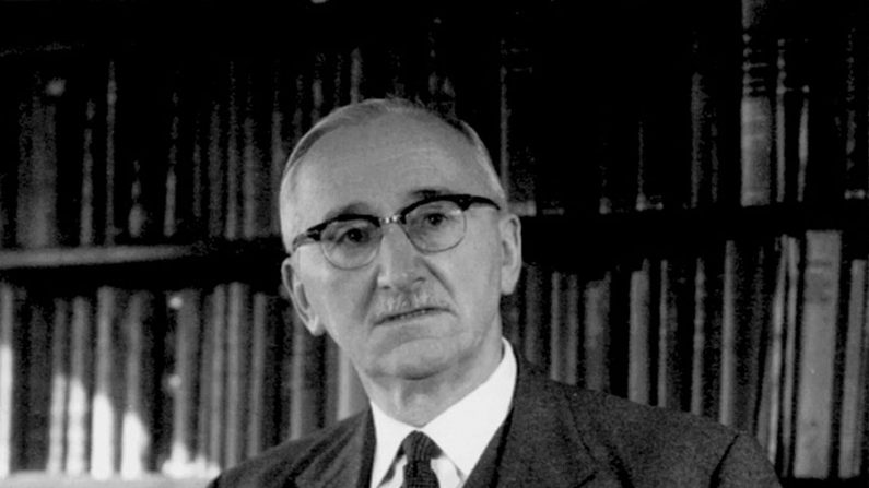 O economista Friedrich August Hayek (1899-1992), um dos expoentes da Escola Austríaca (Imagem da internet)