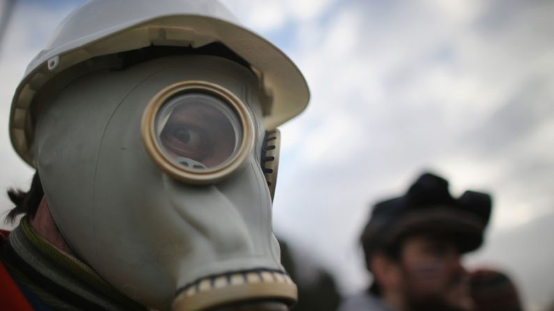 Um ativista ambiental participa numa marcha de protesto contra o fraturamento hidráulico, ou ‘fracking’, na Inglaterra (Christopher Furlong/Getty Images)