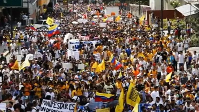 Mortes e violência estão presentes nos protestos da última semana na Venezuela (Internet)