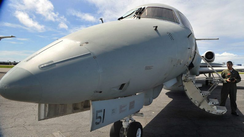 Aeronave R-99 na Base Aérea do Recife aguardando para ser utilizado no rastreamento de destroços do Voo Air France 447 (Valter Campanato/ABr/Wikimedia Commons)
