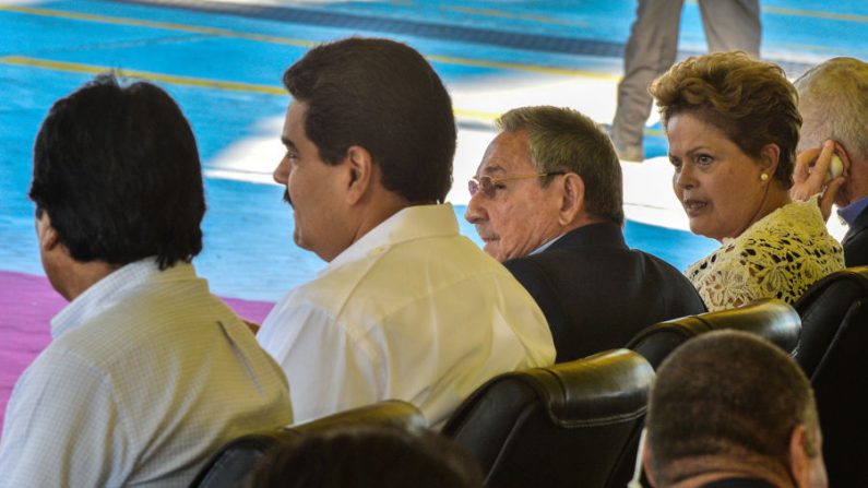 Presidentes Dilma Roussef, Evo Morales, Nicolas Maduro e o líder Raúl Castro, na inauguração da primeira etapa do Porto de Mariel, em 27 de janeiro de 2014 (Adalberto Roque/AFP/Getty Images)