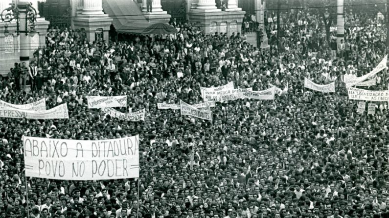 Não é 1969, os tais “anos de chumbo” que a esquerda tanto fala, mas a máquina estatal e partidária dessa mesma esquerda segue firme fazendo as mesmas perseguições contra dissidentes políticos, das quais eles se queixam terem sofrido no passado (Arquivo EBC)