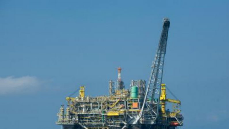 Além de investigar a compra da refinaria de Pasadena no Texas (EUA), os senadores querem que a comissão apure também os indícios de pagamento de propina a funcionários da estatal pela companhia holandesa SMB Offshore para obtenção de contratos com a Petrobras. (Arquivo/ABr)