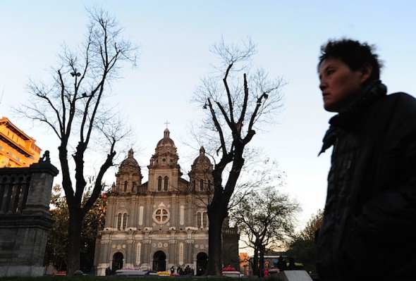 O bispo Joseph Fan Zhongliang de Shanghai, da Igreja Católica Romana não aprovada na China, morreu neste domingo aos 97 anos. Ele estava em prisão domiciliar desde 2002 (Frederic J. Brown/AFP/Getty Images)