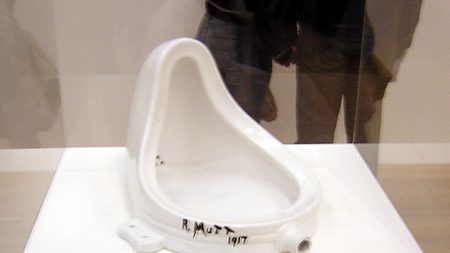 Um urinol de Marcel Duchamp faz quase 100 anos