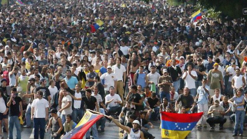 Nas últimas semanas, a Venezuela testemunhou uma série de manifestações, em sua maioria lideradas por estudantes (Reprodução / Vzlibre.org)