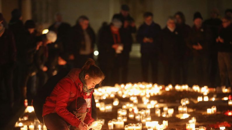 Velas pelas vítimas do nazismo (Sean Gallup/Getty Images)