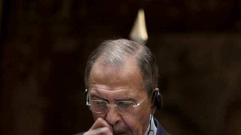 Sergei Lavrov, o ministro das Relações Exteriores da Rússia, numa conferência de imprensa com Manuel Garcia-Margallo, o ministro das Relações Exteriores da Espanha, em Madrid, na quarta-feira (Dani Pozo/AFP/Getty Images)