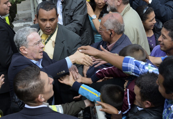 O ex-presidente Álvaro Uribe na Praça Bolívar na Colômbia, em 9 de março de 2014 (Luis Acosta/AFP/Getty Images)