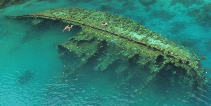Restos de um naufrágio da Segunda Guerra Mundial (Crédito: site viagem & mergulho)