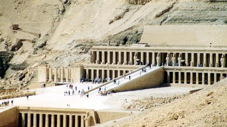 Templo de Hatshepsut, a mãe adotiva de Móises