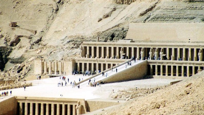 O Templo de Hatshepsut (Internet)