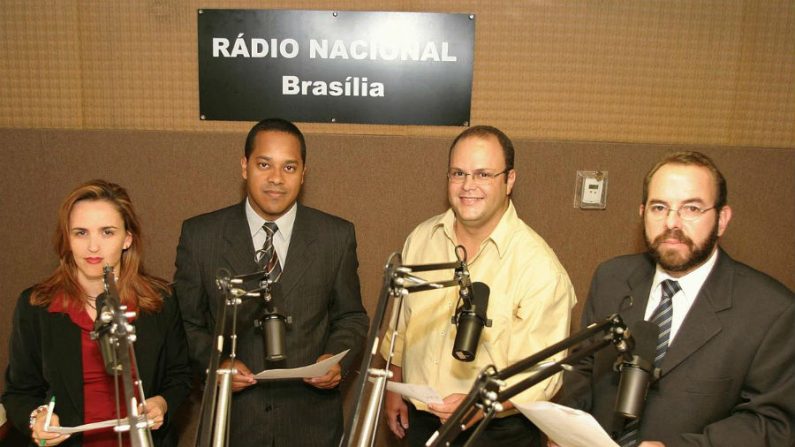 Apresentação do programa nos estúdios da Rádio Nacional de Brasília. (E/D) - Kátia Sartório, Luiz Fara Monteiro, Lucas Seixas e Leandro Fortes (Antonio Milena/ABr)